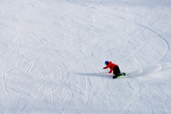 Austin Hadly carving a perfect turn