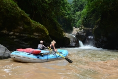 Tom-Morrison-and-HIllary-Wolff-check-out-a-waterfall-along-the-lower-Rio-Marañón